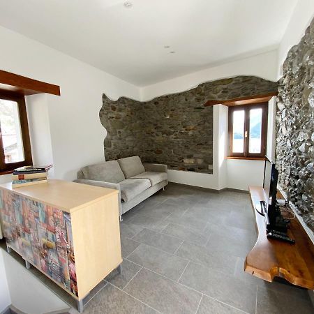 Independent Stone House With Lake View Musso Eksteriør billede