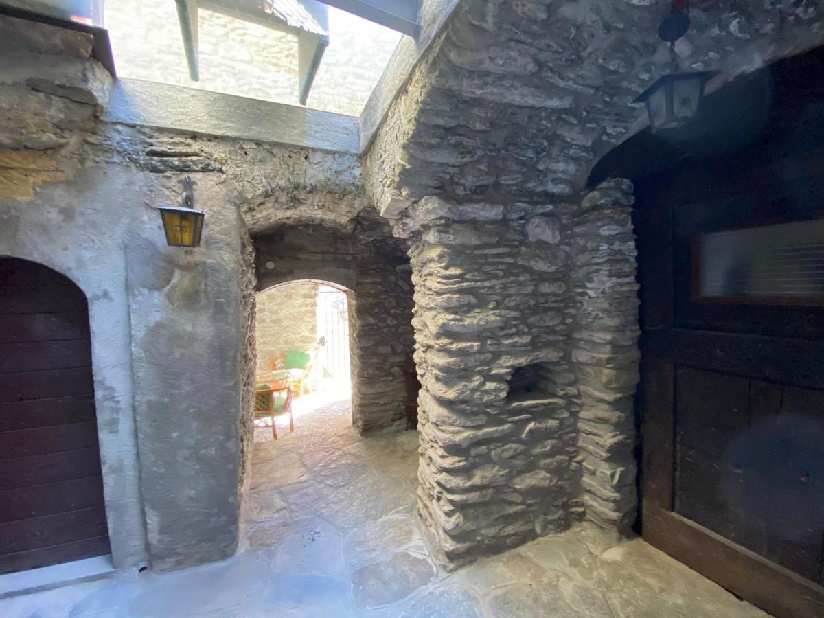 Independent Stone House With Lake View Musso Eksteriør billede